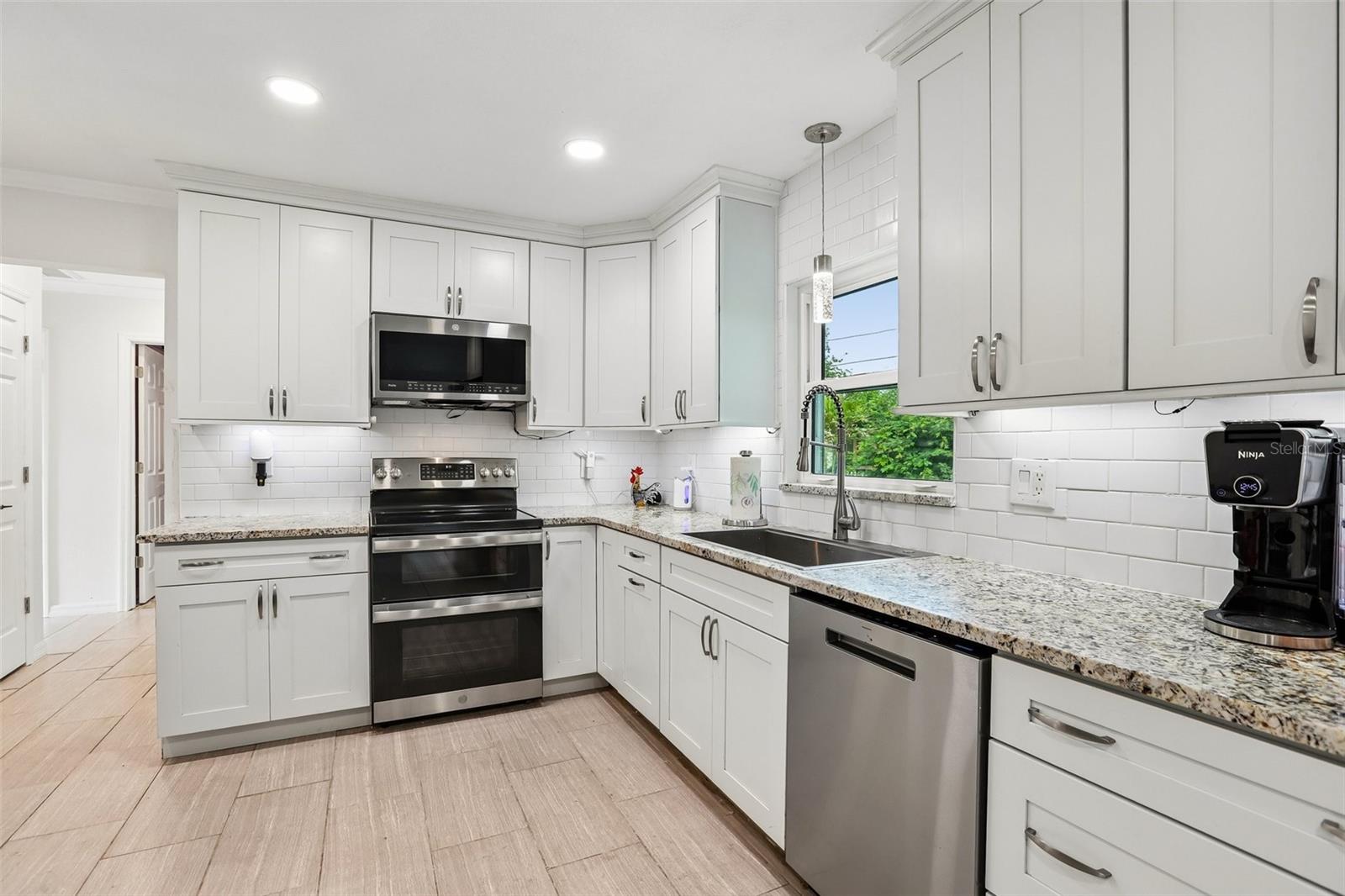 DUNEDIN MANOR 1ST ADD - Residential