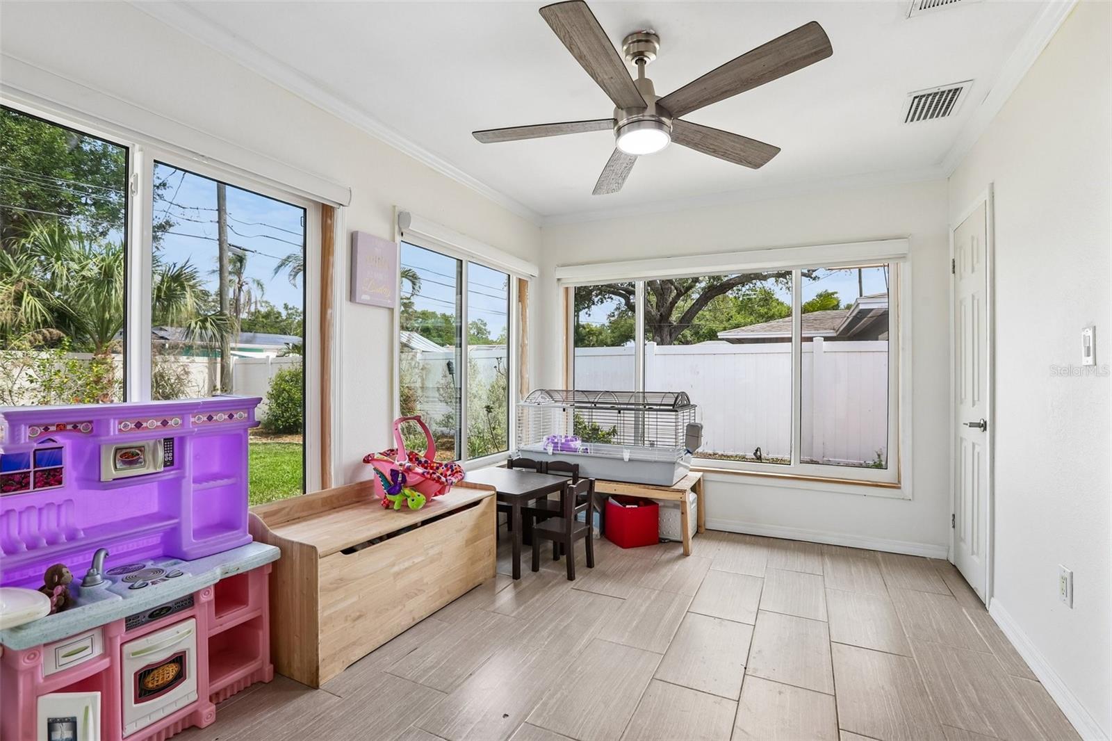 DUNEDIN MANOR 1ST ADD - Residential