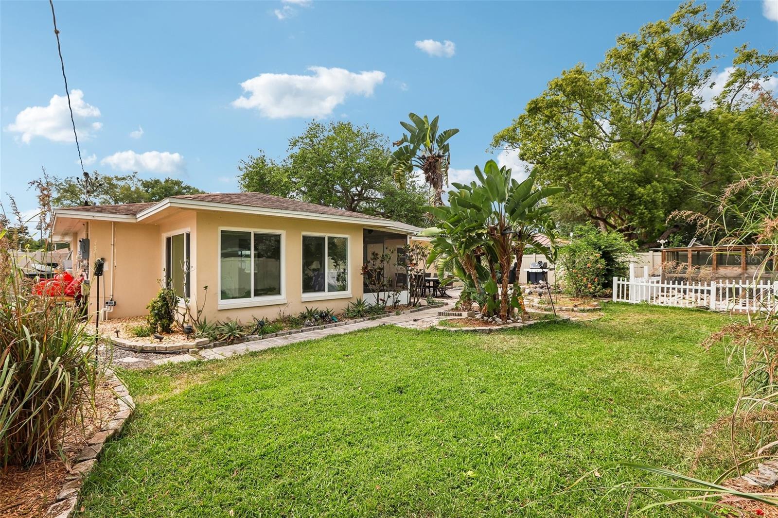 DUNEDIN MANOR 1ST ADD - Residential