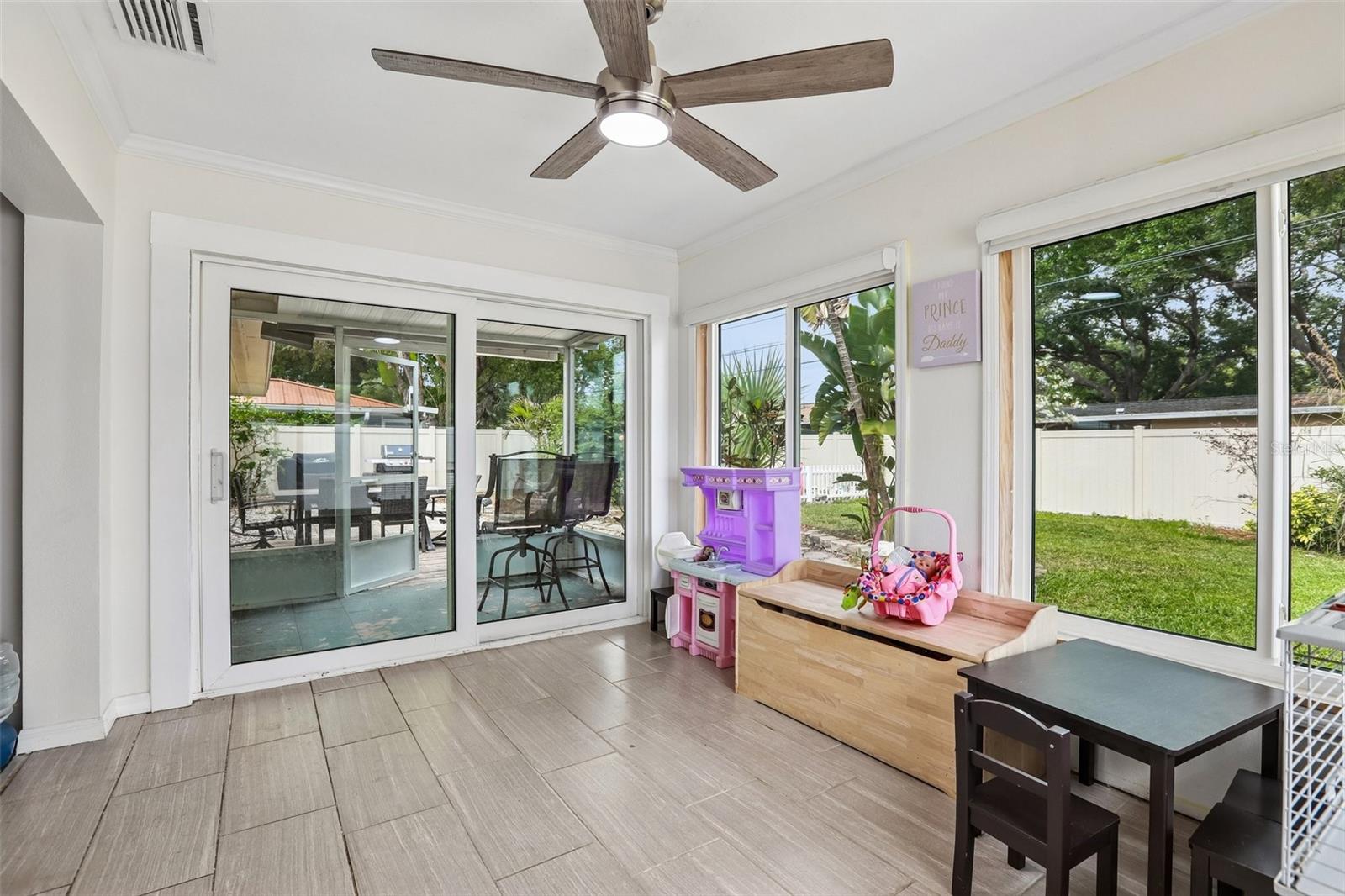 DUNEDIN MANOR 1ST ADD - Residential