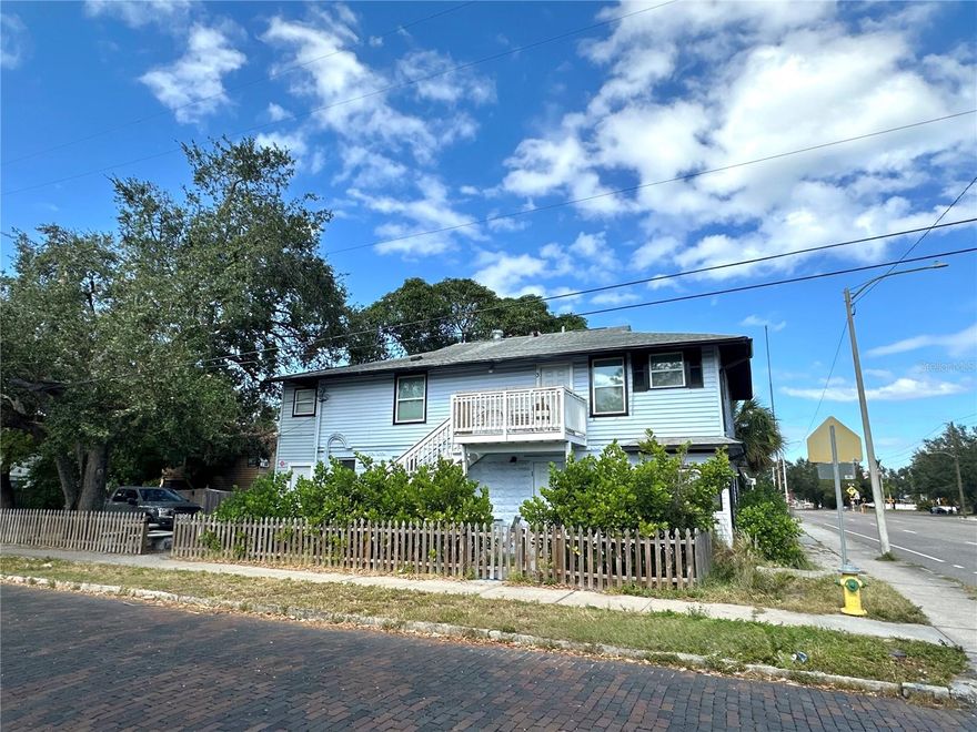 2 bedroom 1 apartment near downtown st.petersburg. This unit has newer vinyl flooring throughout the bedrooms and tile throughout the living room and kitchen. Both bedrooms are spacious with plenty of windows giving you a lot of sunlight. Updated kitchen with plenty of cabinet space. Kitchen also has newer stainless steel appliances. Additionally there is central AC and heat throughout the apartment. This second floor unit is located just a few minutes to downtown St.Petersburg and John Hopkins Hospital!