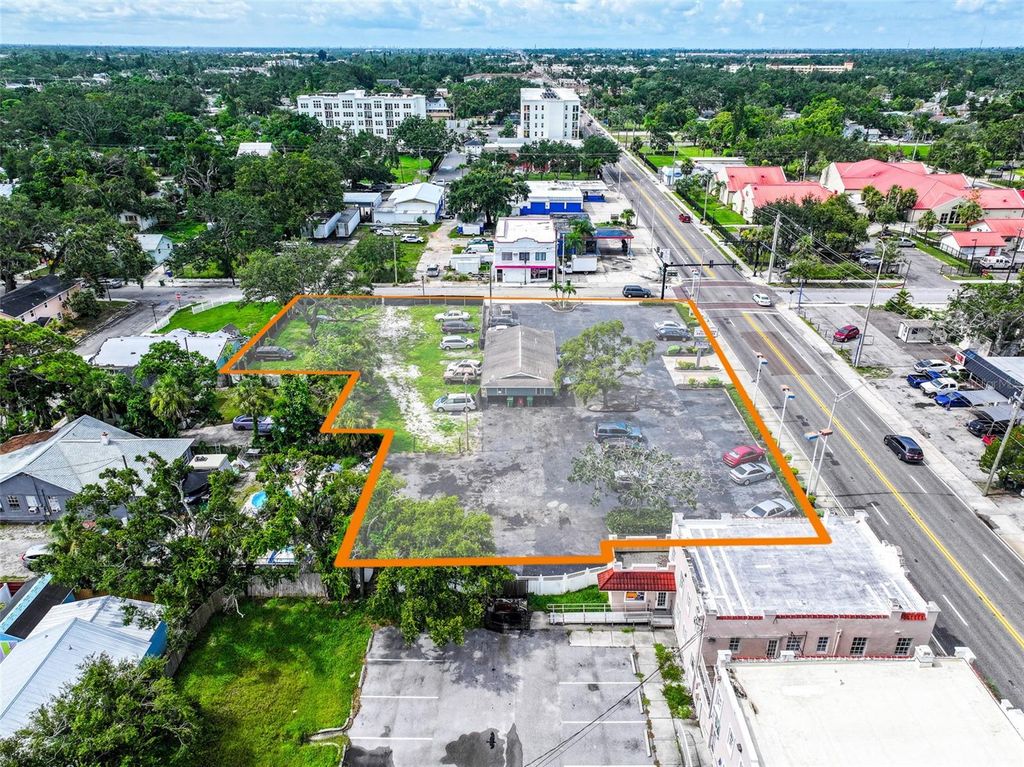 Photo of 1121 14th Street W, Bradenton, FL 34205 (MLS # A4659221)