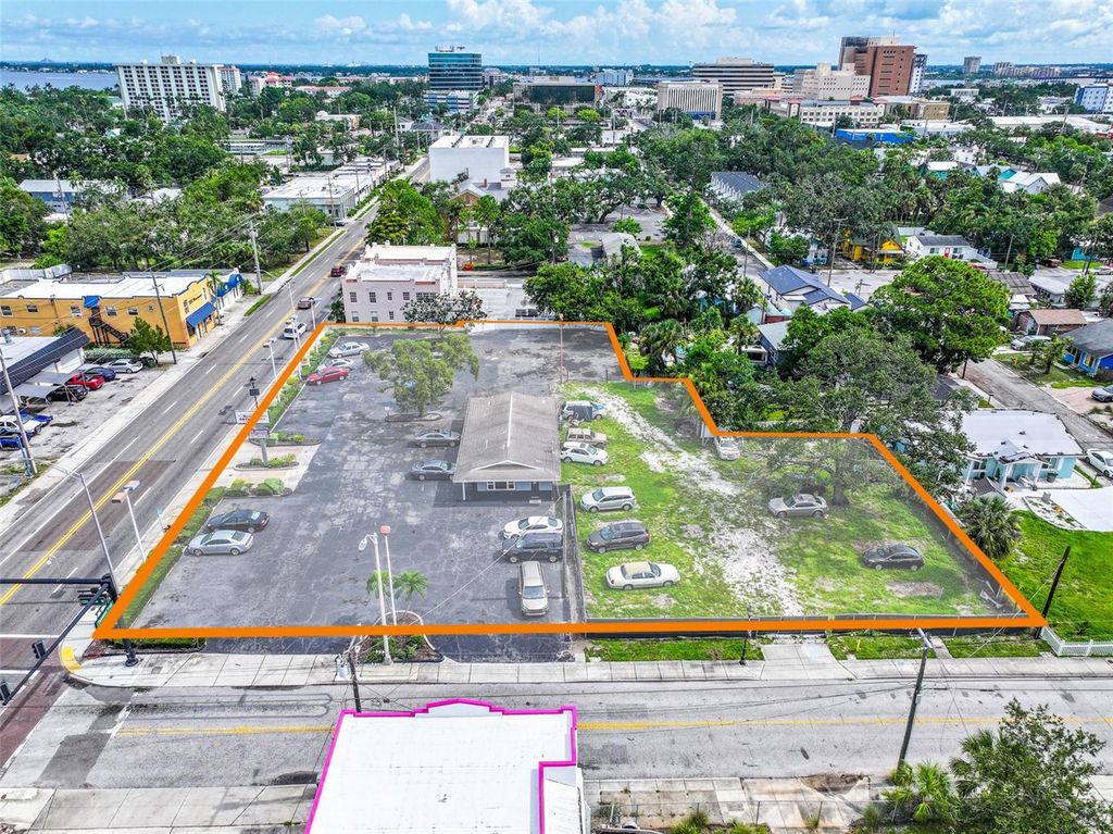 Photo of 1121 14th Street W, Bradenton, FL 34205 (MLS # A4659221)