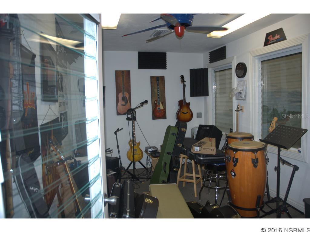 In-Flight Hangar Condo - Commercial Sale