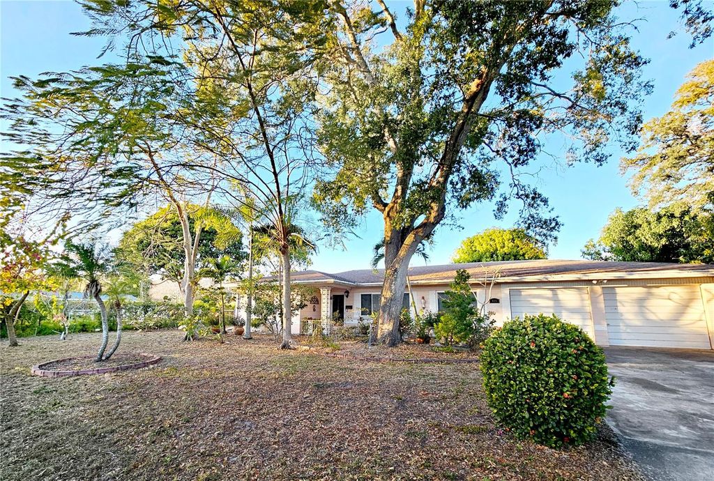 Photo of 655 42nd Avenue N, St Petersburg, FL 33703 (MLS # TB8469420)