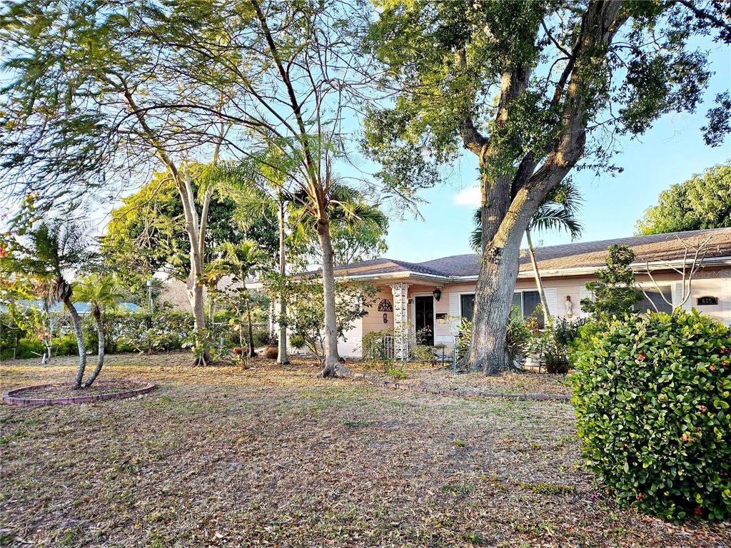 Photo of 655 42nd Avenue N, St Petersburg, FL 33703 (MLS # TB8469420)