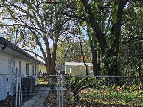 A home in LAKELAND