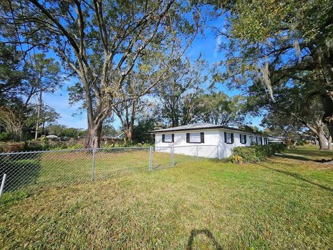 A home in LAKELAND