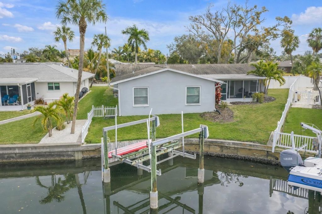 Photo of 4000 14th Street NE, St Petersburg, FL 33703 (MLS # TB8477190)