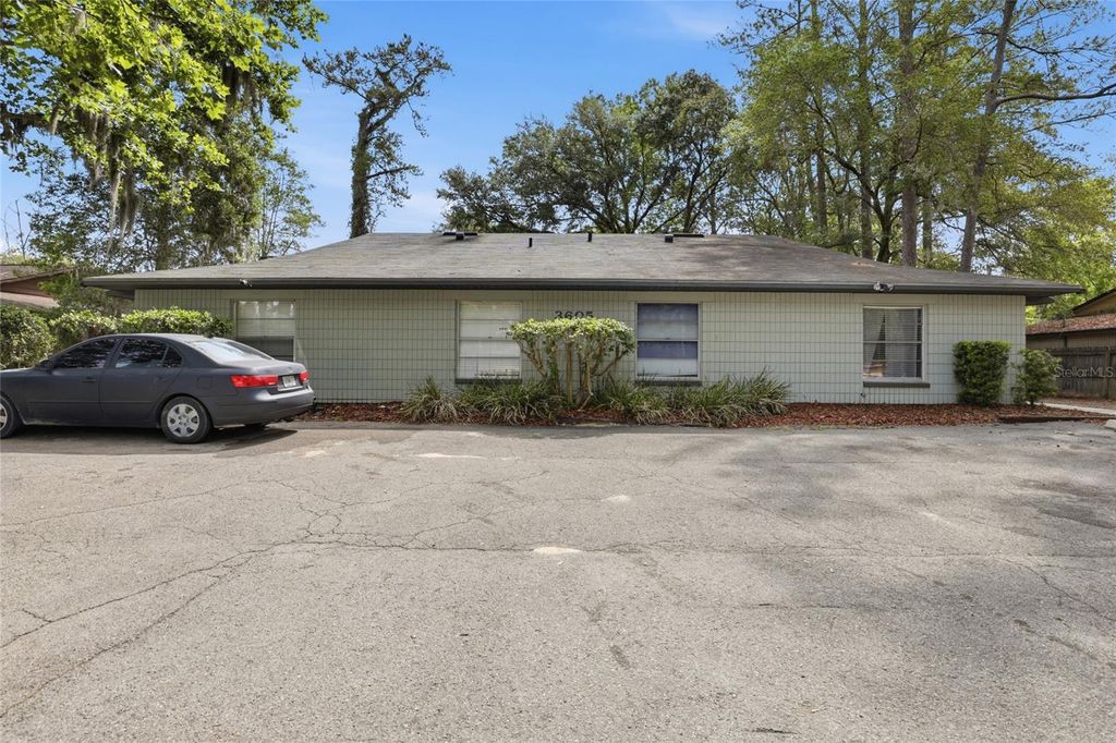 Photo of 3605 SW 29th Terrace, Gainesville, FL 32608 (MLS # GC540228)