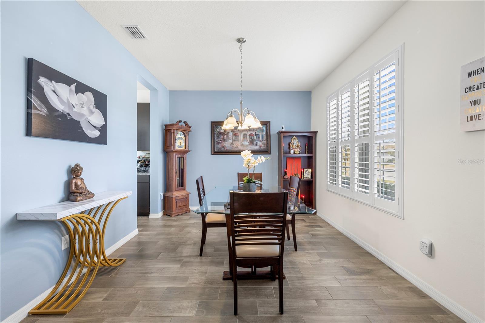 1565 FEATHER GRASS LOOP