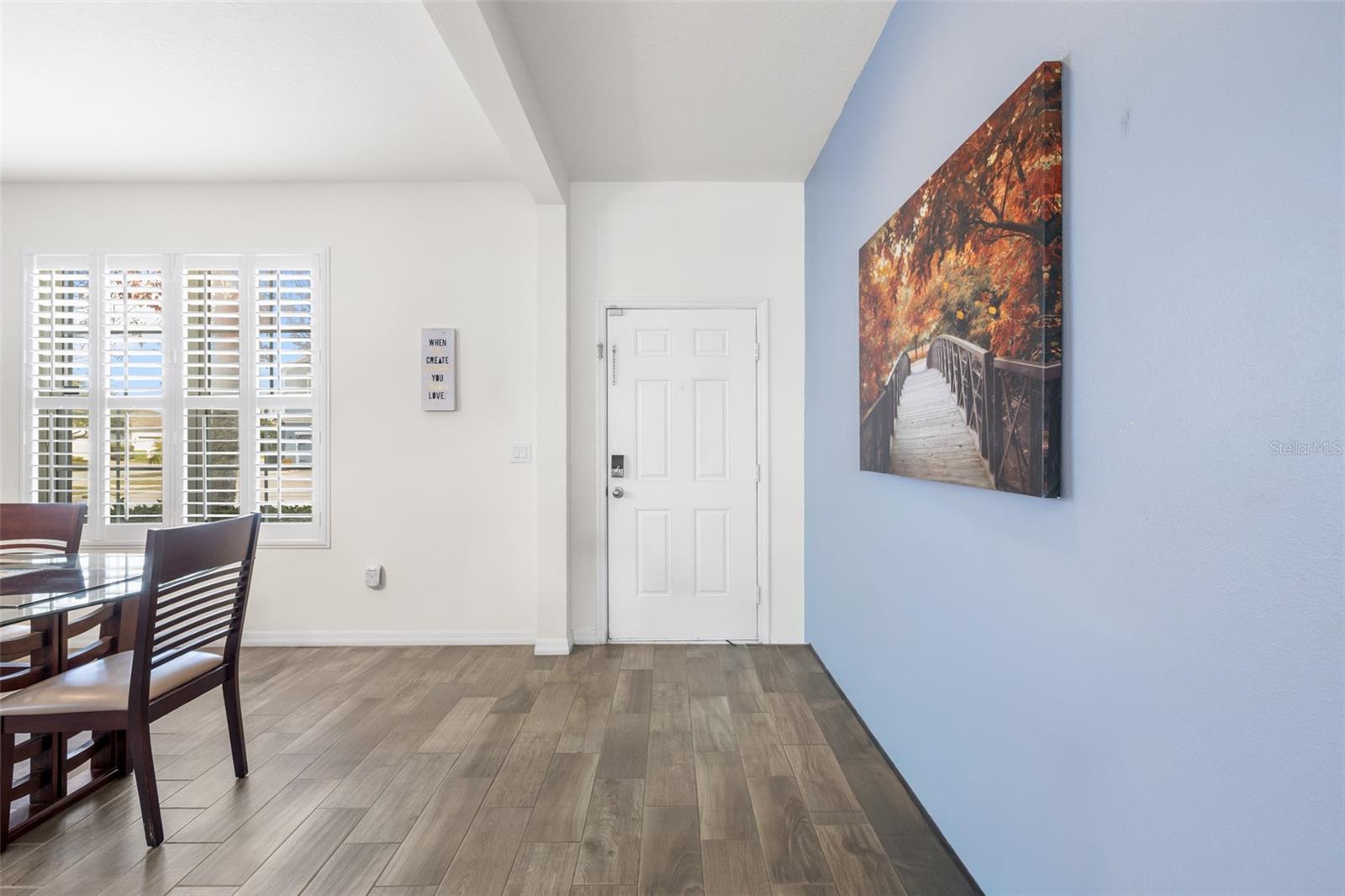 1565 FEATHER GRASS LOOP