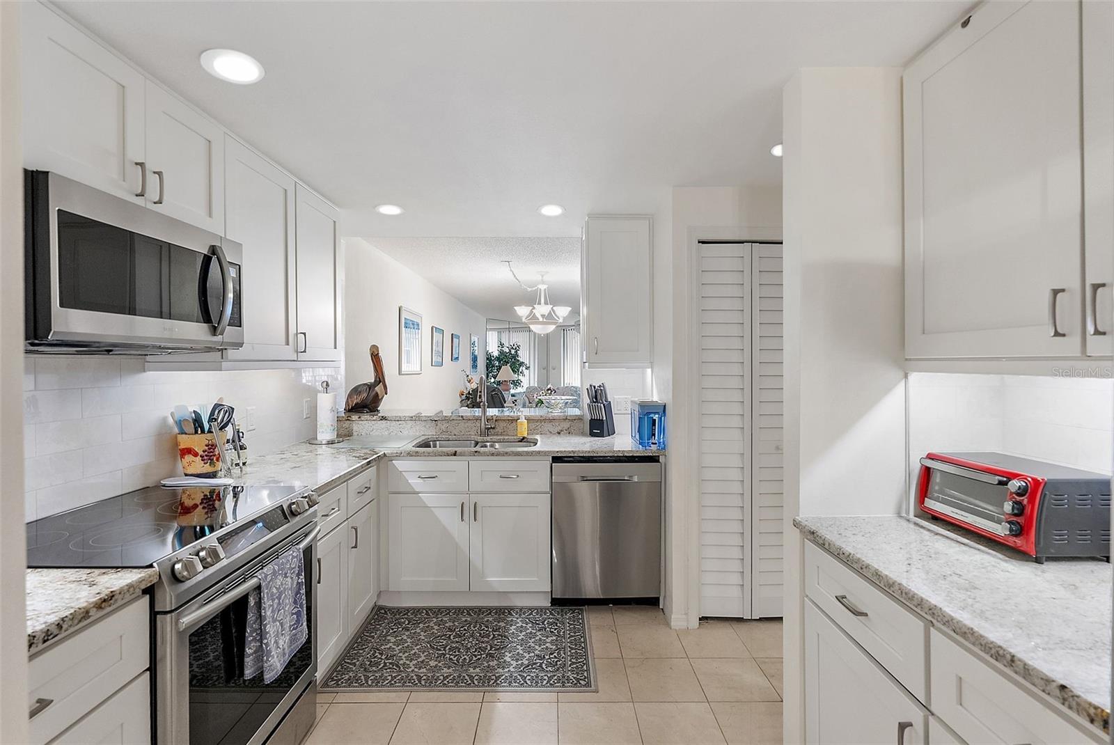 SILVER SANDS BEACH & RACQUET CLUB - Residential