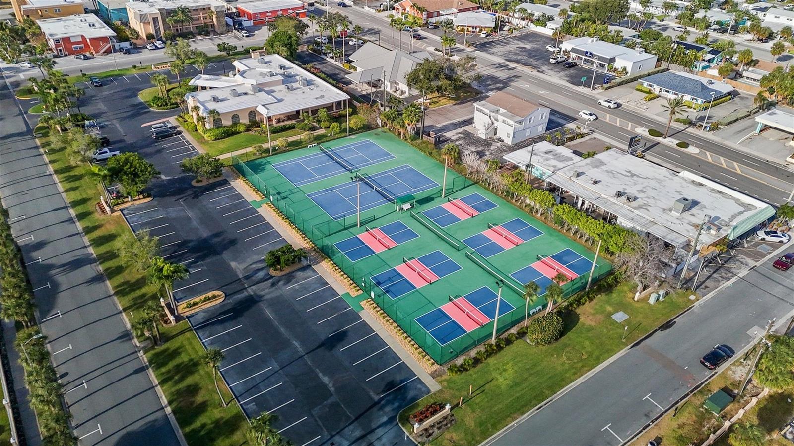 SILVER SANDS BEACH & RACQUET CLUB - Residential