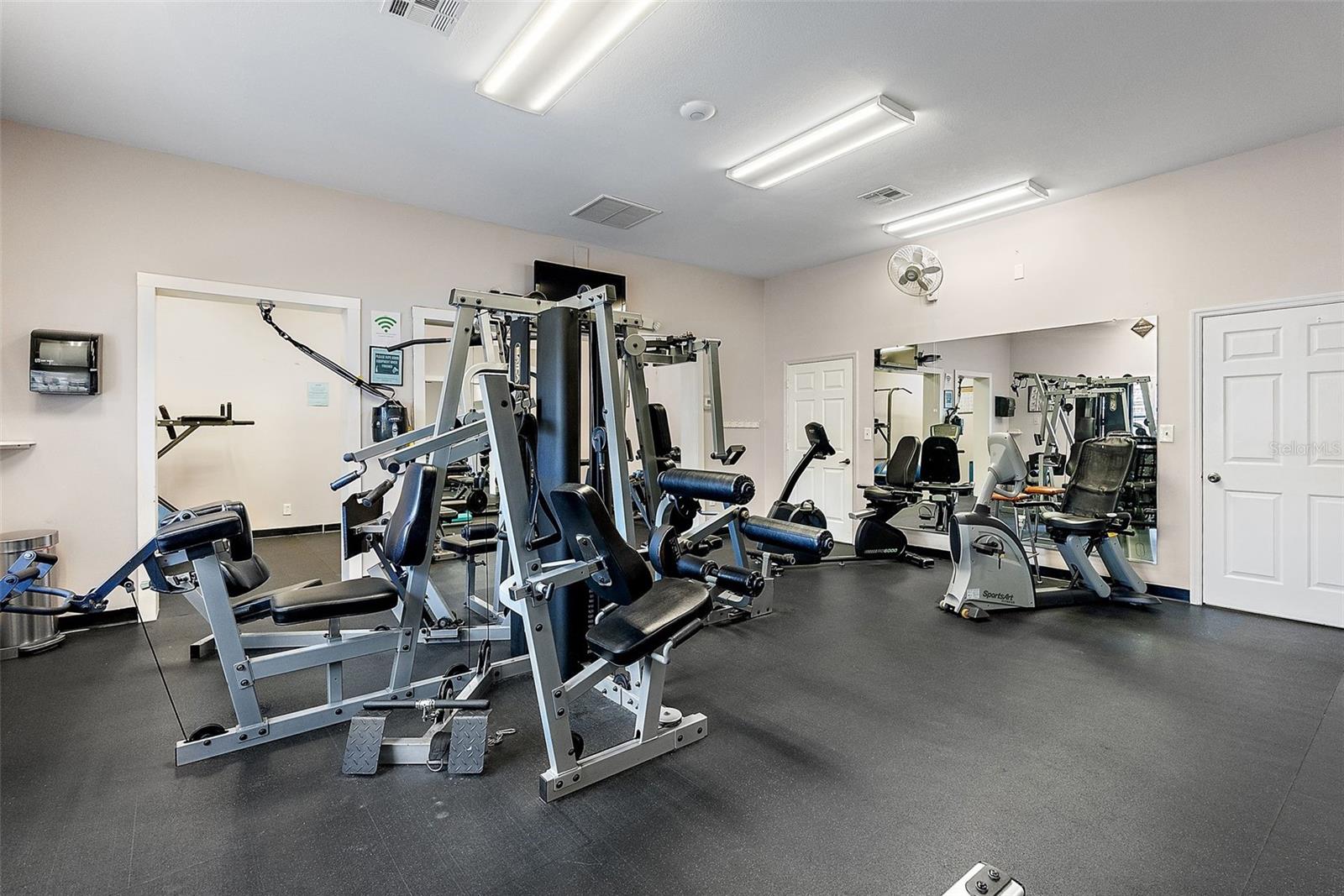 SILVER SANDS BEACH & RACQUET CLUB - Residential