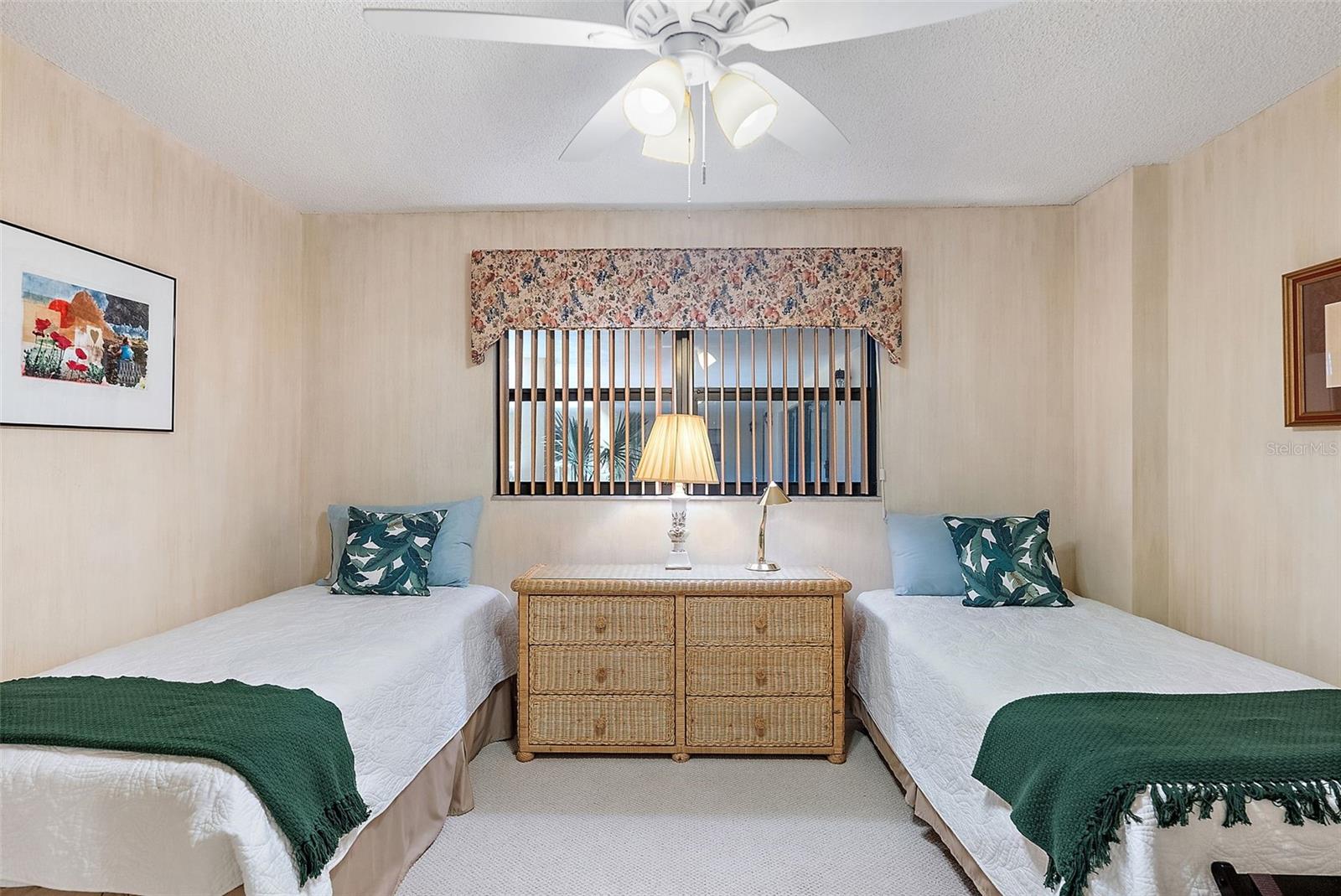 SILVER SANDS BEACH & RACQUET CLUB - Residential