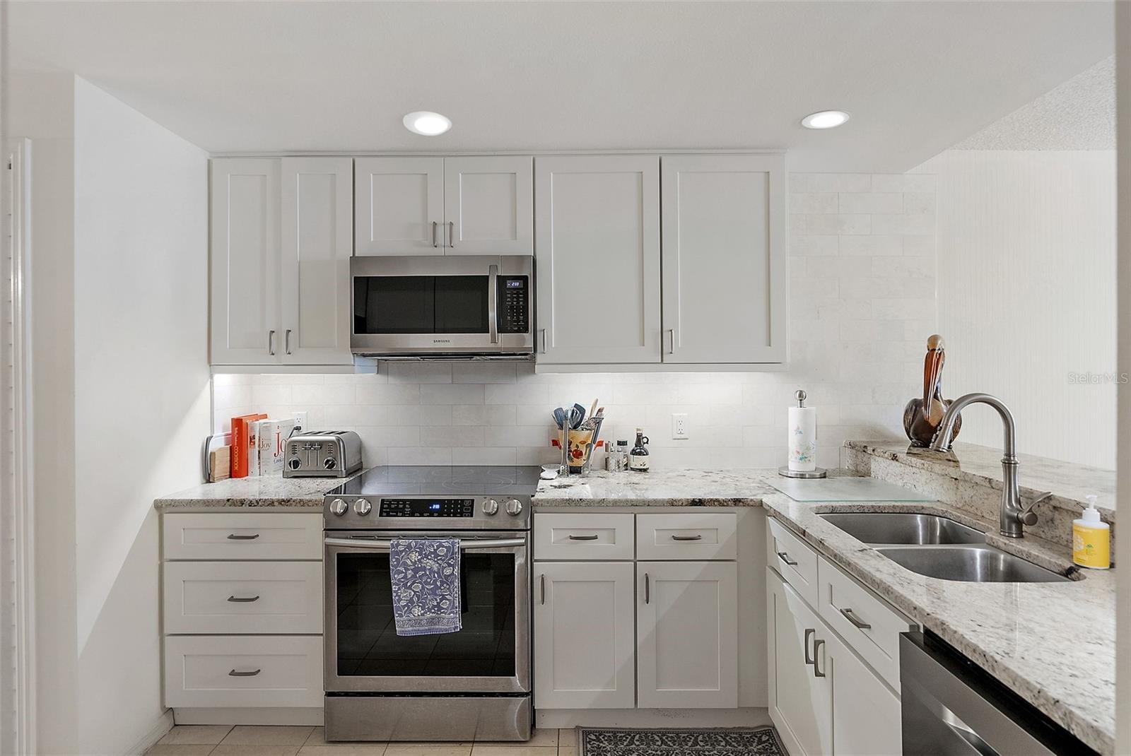 SILVER SANDS BEACH & RACQUET CLUB - Residential