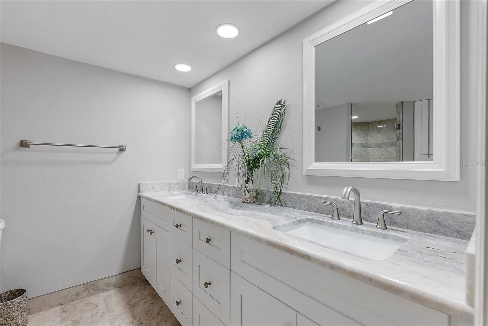 SILVER SANDS BEACH & RACQUET CLUB - Residential