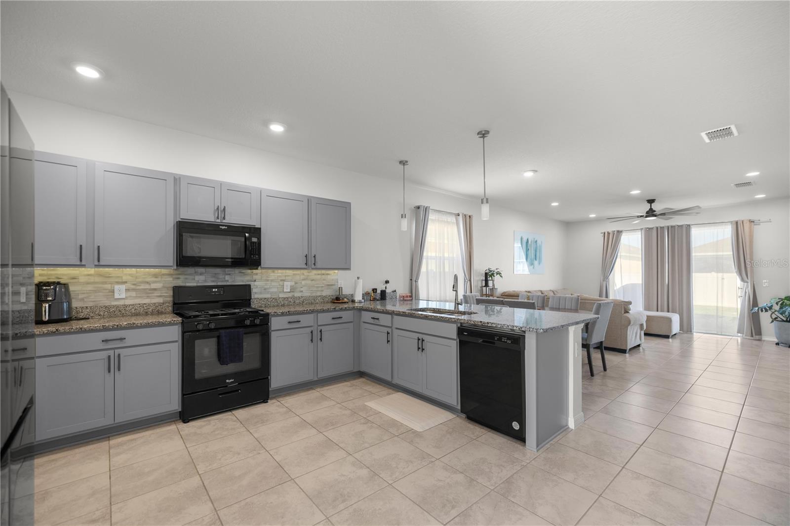 CALESA TOWNSHIP ROAN HILLS PH - Residential Lease