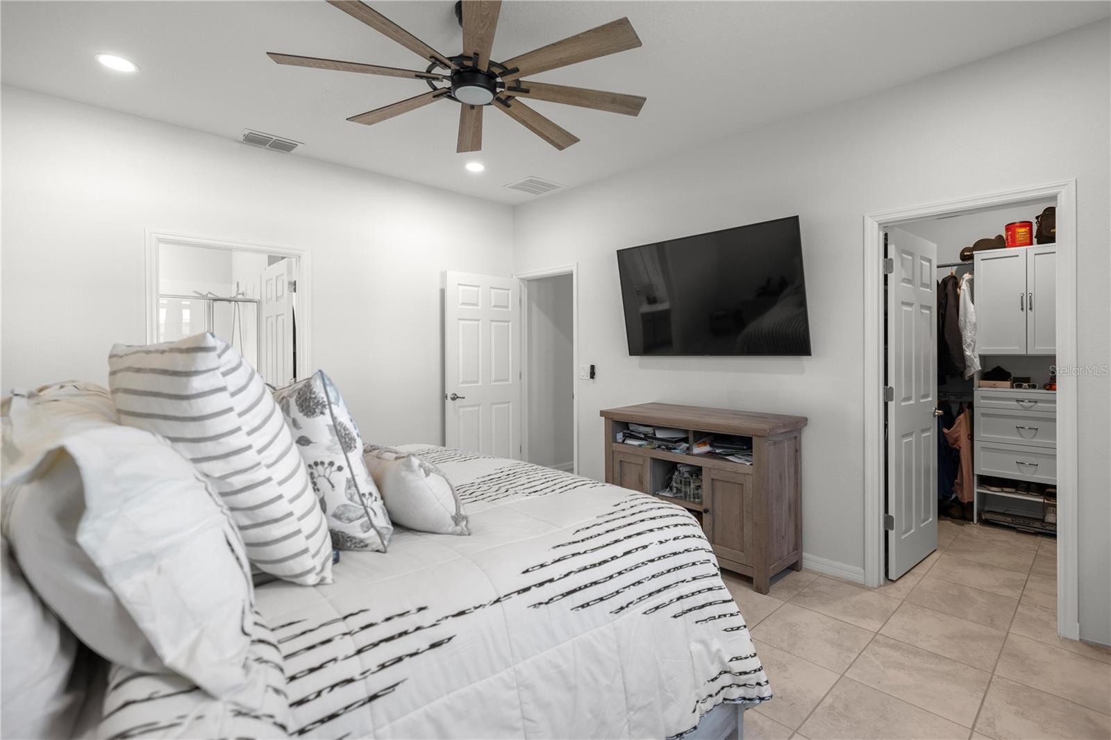 CALESA TOWNSHIP ROAN HILLS PH - Residential Lease