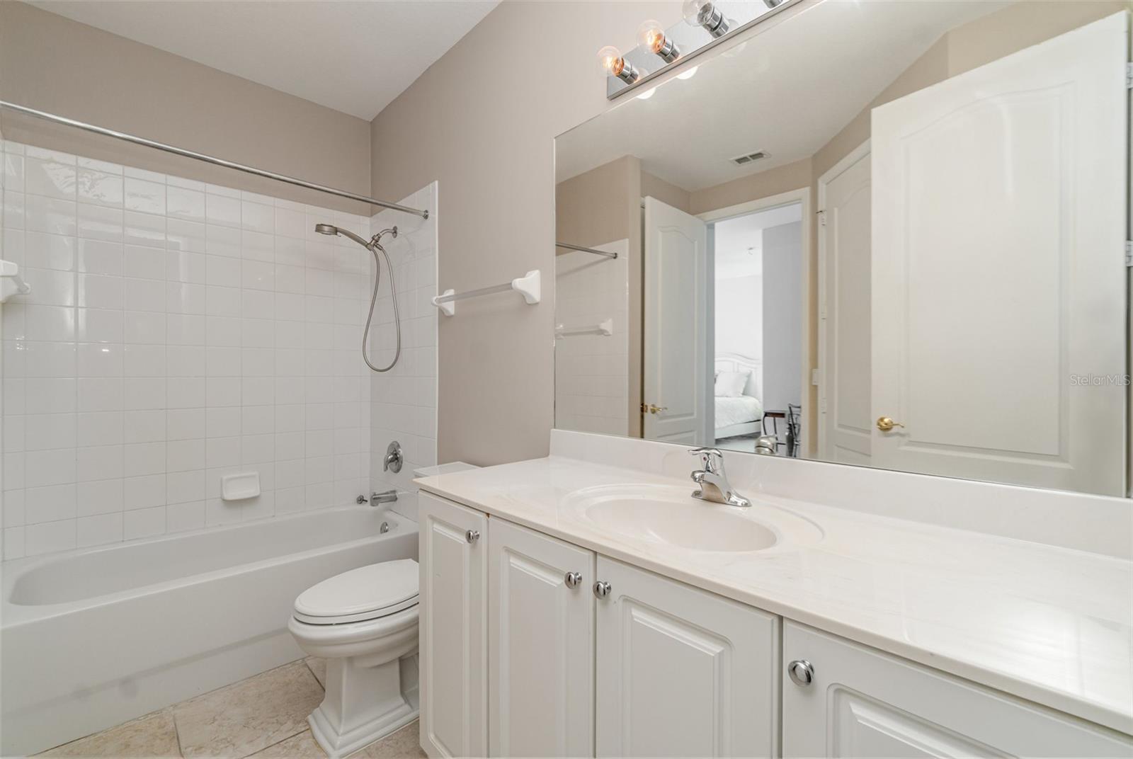 JONATHANS BAY CONDO PH 7 - Residential