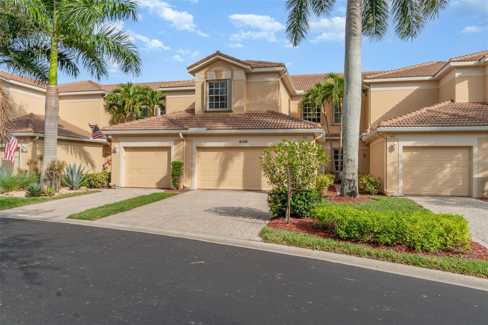 JONATHANS BAY CONDO PH 7 - Residential