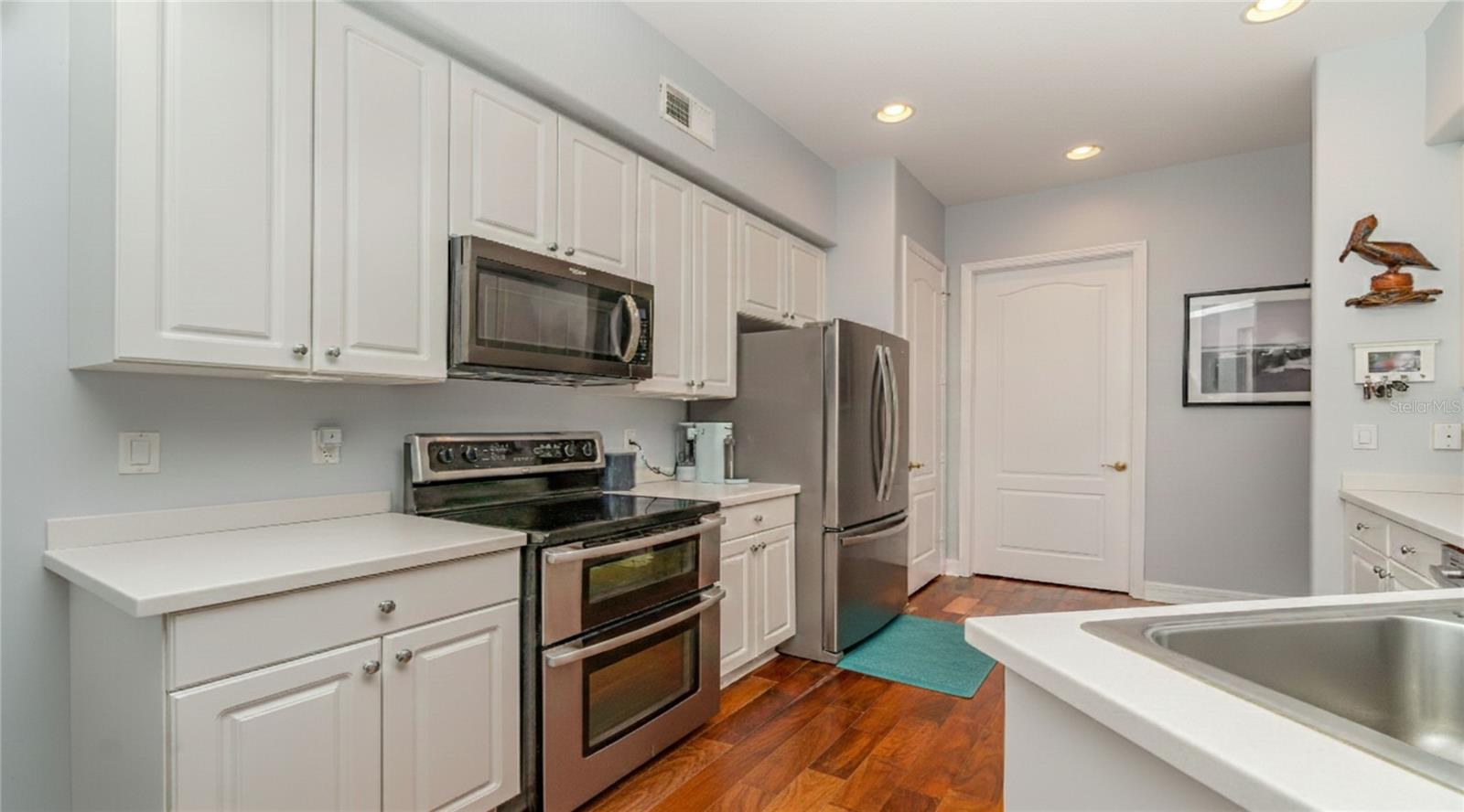 JONATHANS BAY CONDO PH 7 - Residential