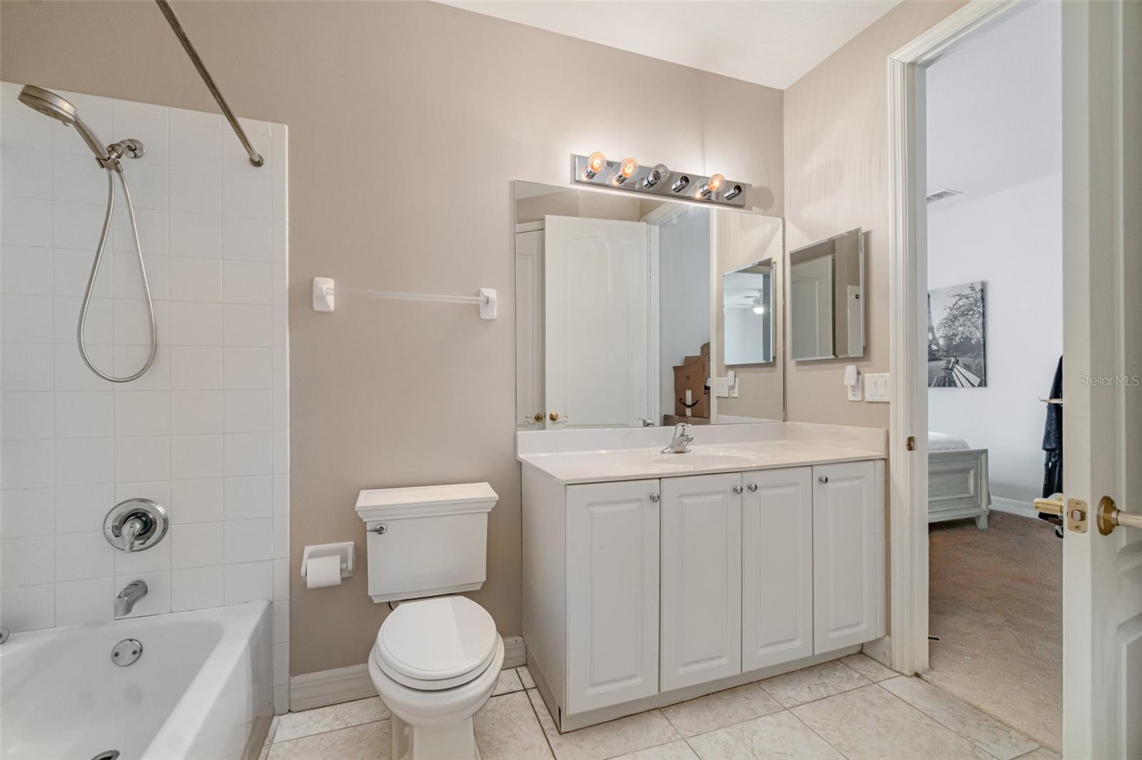 JONATHANS BAY CONDO PH 7 - Residential