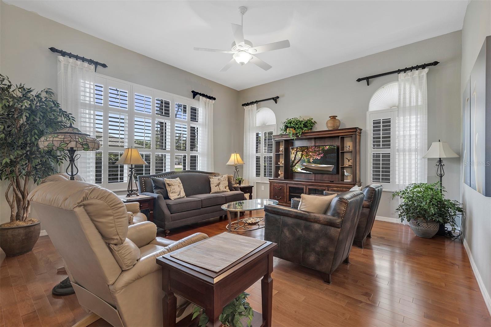 OAK RUN EAGLES POINT - Residential