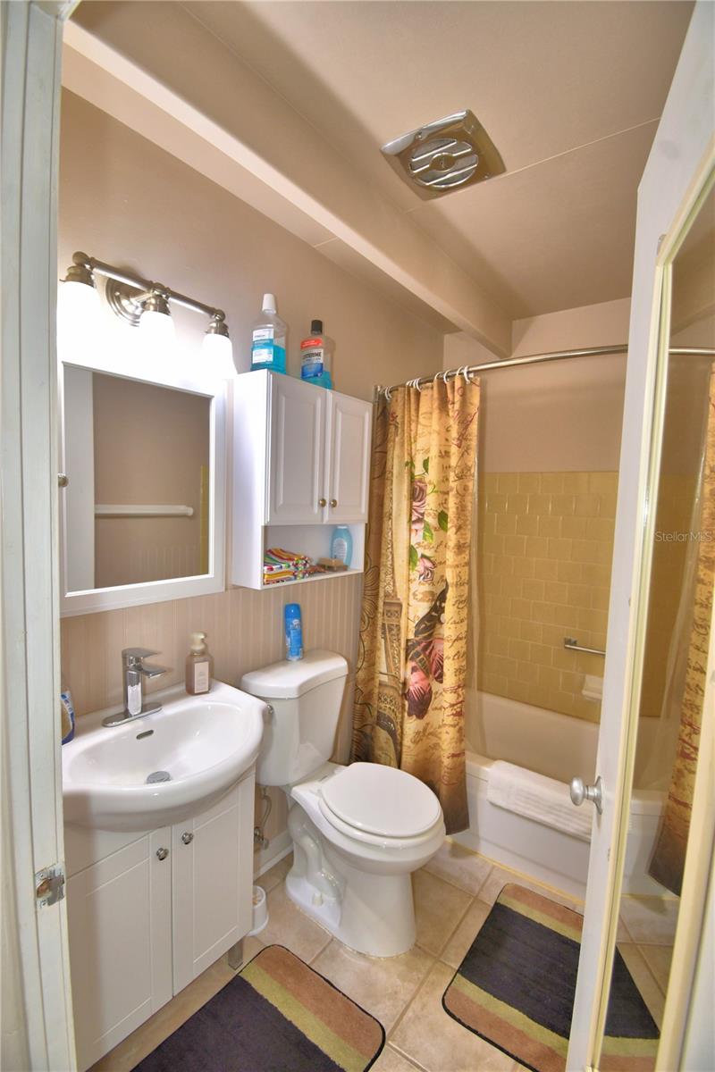 LAKESHORE CLUB - Residential