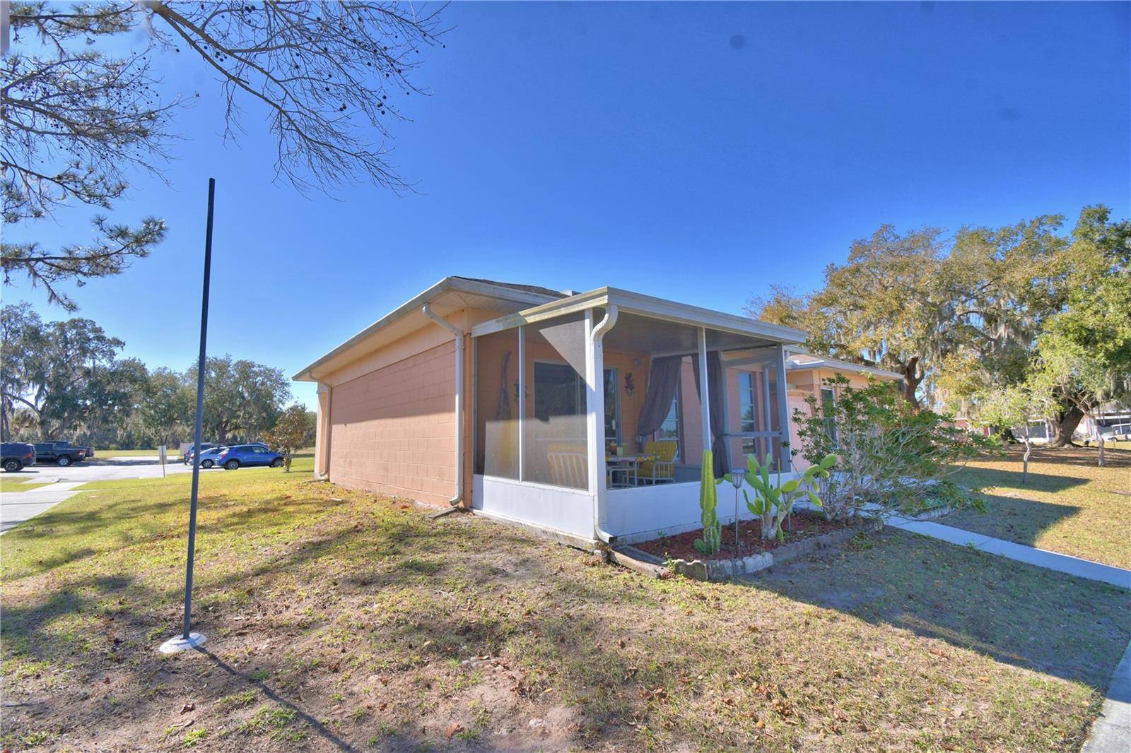 LAKESHORE CLUB - Residential