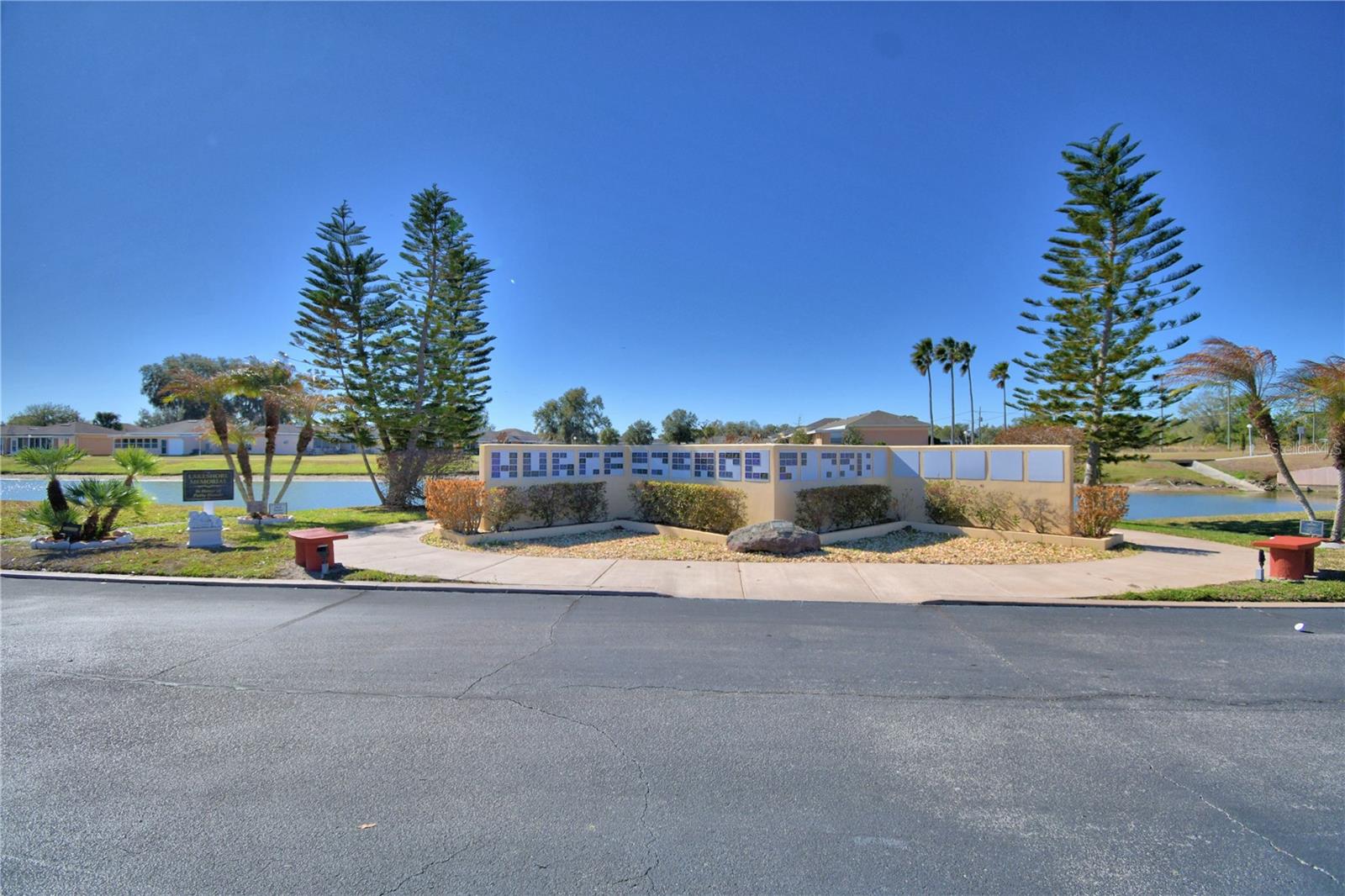 LAKESHORE CLUB - Residential