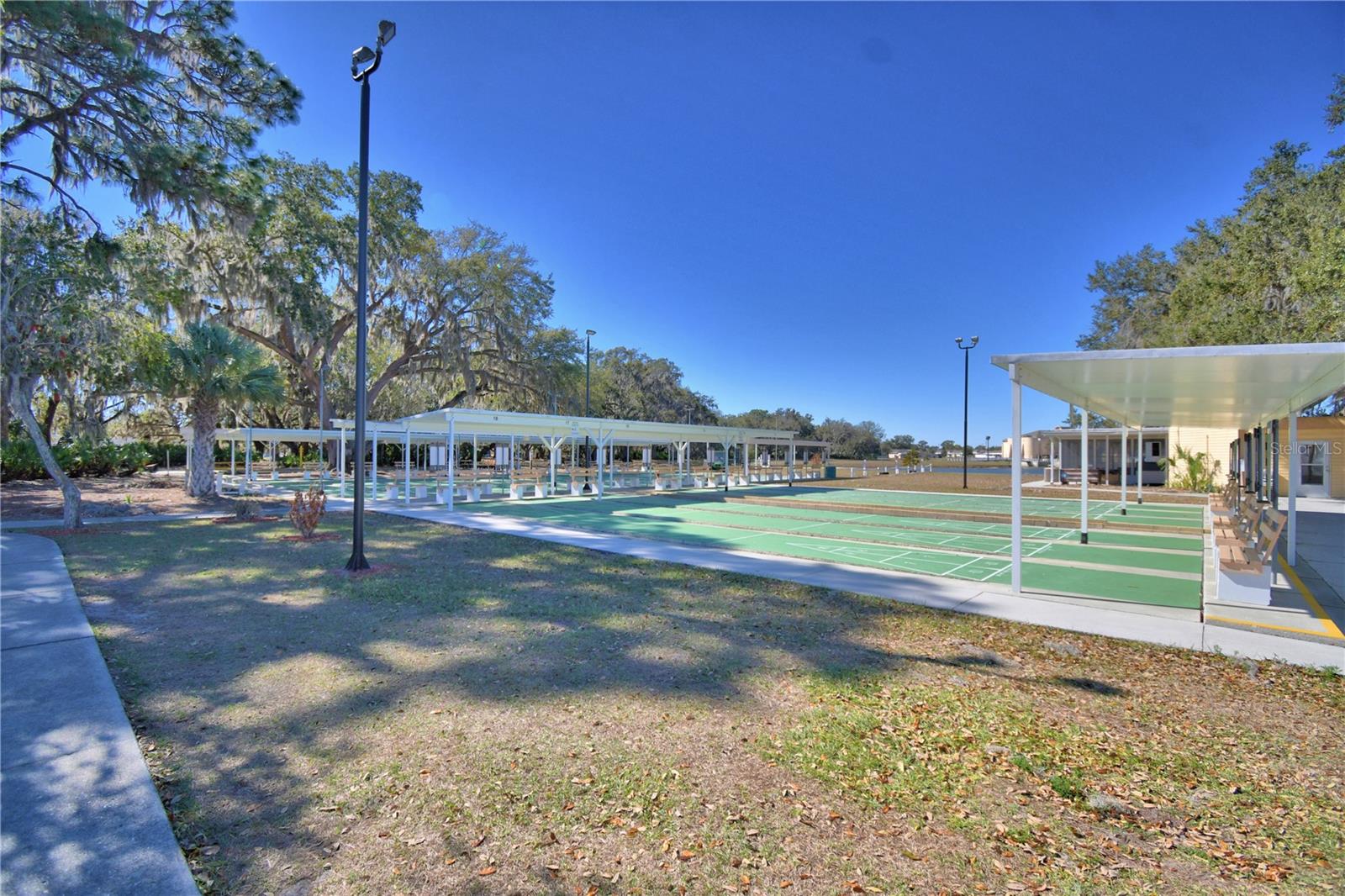 LAKESHORE CLUB - Residential