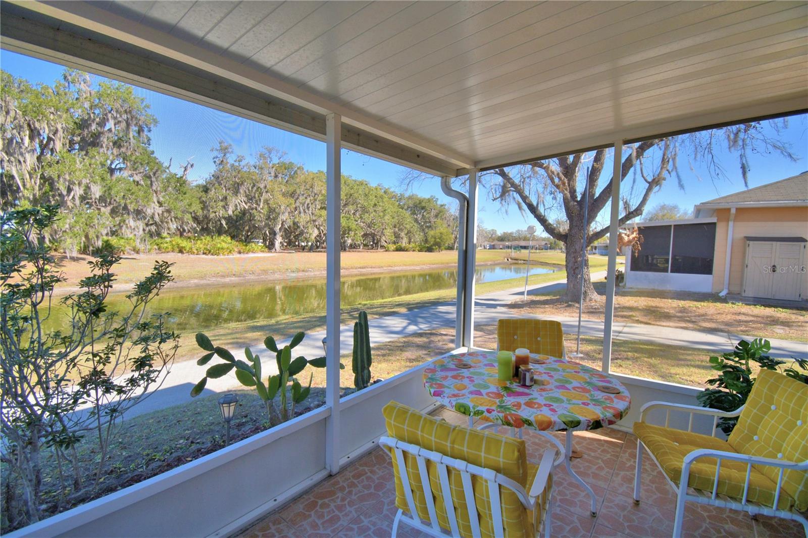 LAKESHORE CLUB - Residential