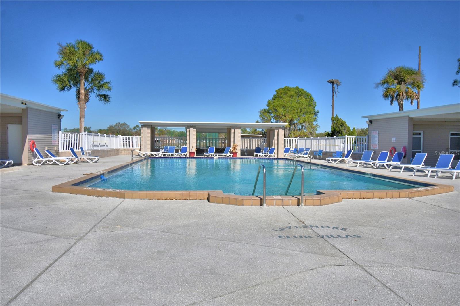 LAKESHORE CLUB - Residential