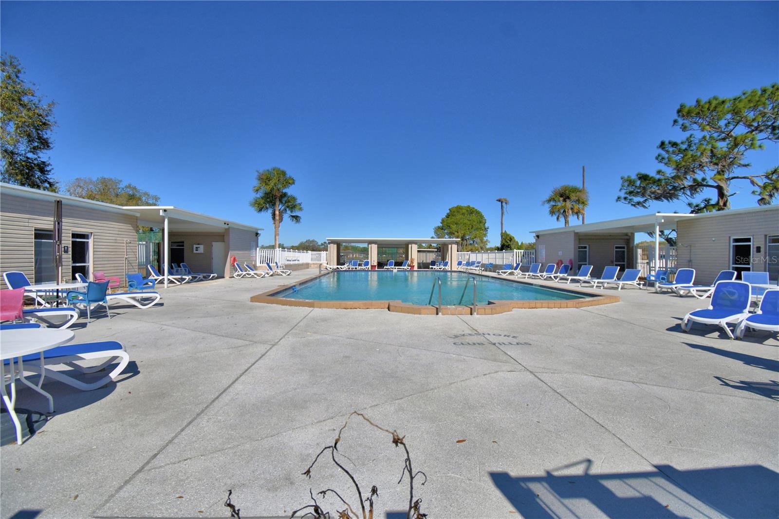 LAKESHORE CLUB - Residential