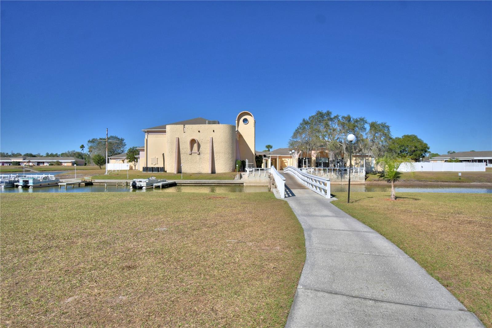 LAKESHORE CLUB - Residential