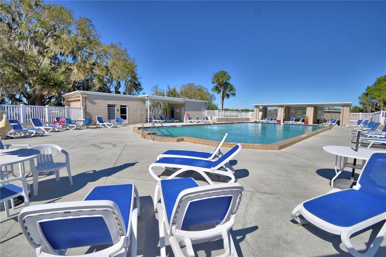 LAKESHORE CLUB - Residential