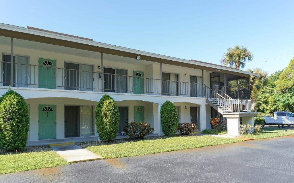 Newly remodeled 1/1 near the heart of Sarasota. Near Bee Ridge & 41 intersection, close the the beach, shopping, restaurants and downtown. Stainless appliances, laminate wood flooring and 2 sets of sliding glass doors for lots of light. Complex has a swimming pool and washers & dryers on site. Small, quite complex located off side streets. No smoking, annual lease. First, Last & security required. Only 1 indoor cat or bird allowed.