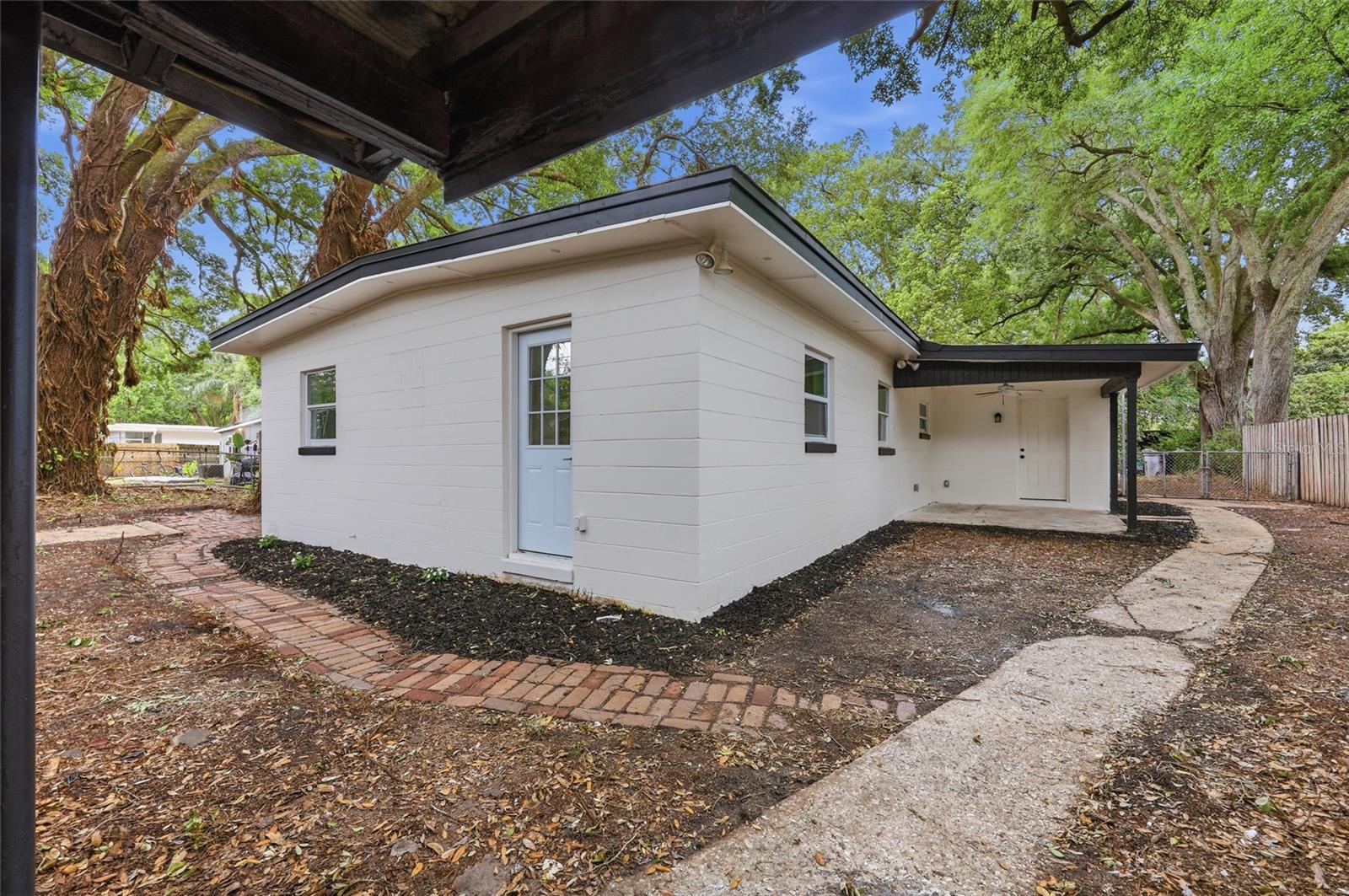 CONDEL GARDENS - Residential