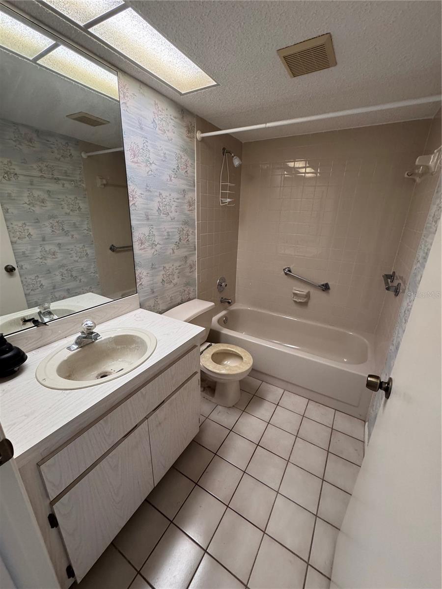 HOLIDAY LAKE VILLAS CONDO - Residential