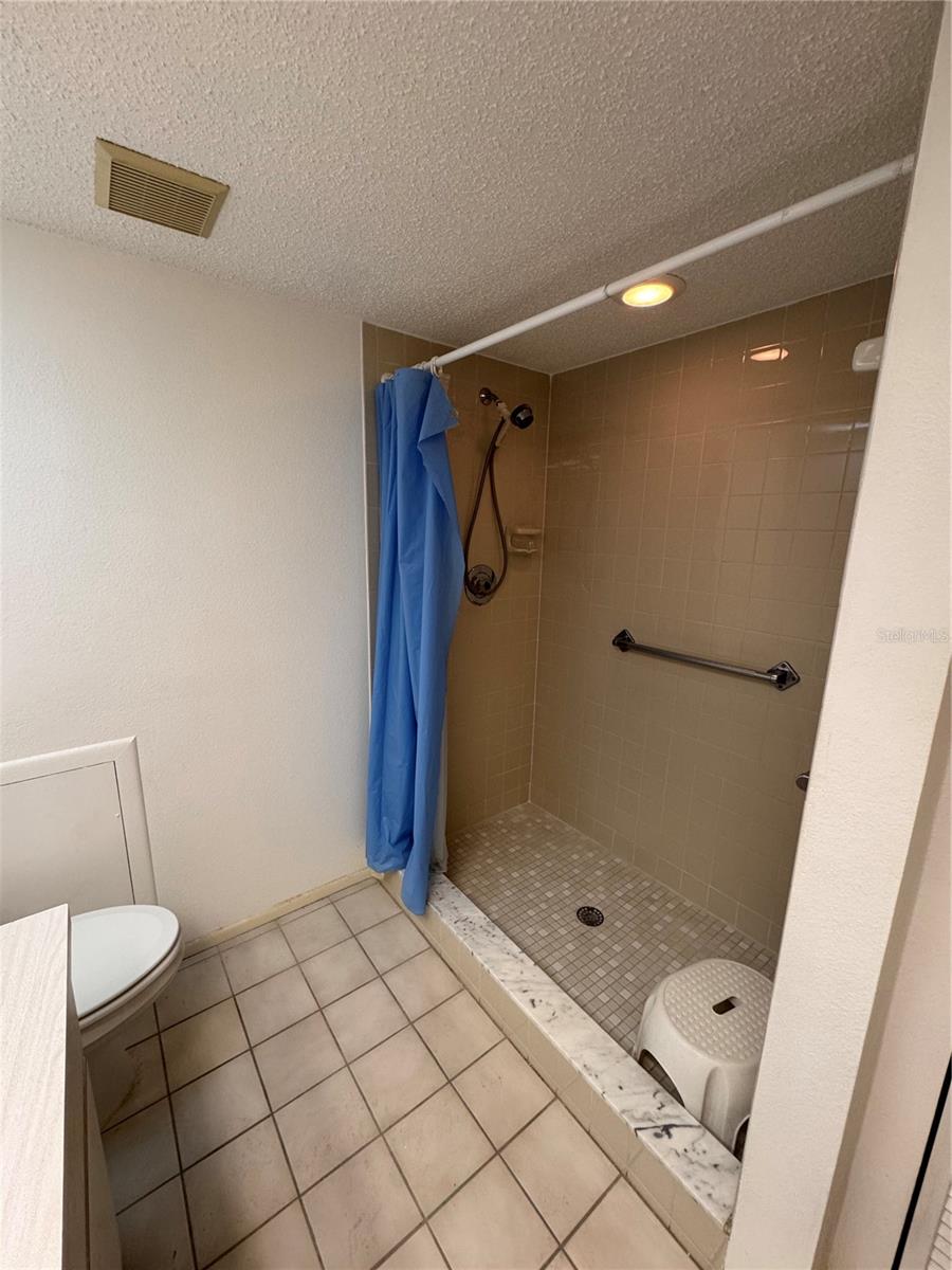 HOLIDAY LAKE VILLAS CONDO - Residential