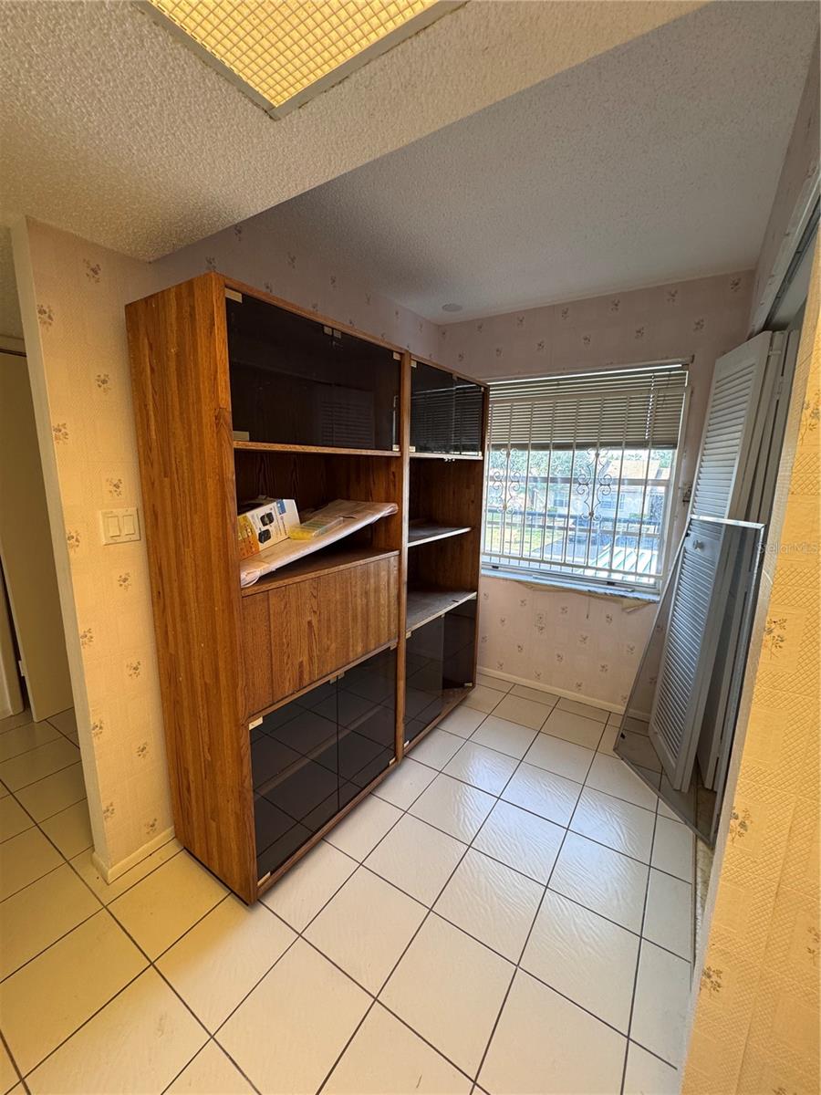 HOLIDAY LAKE VILLAS CONDO - Residential