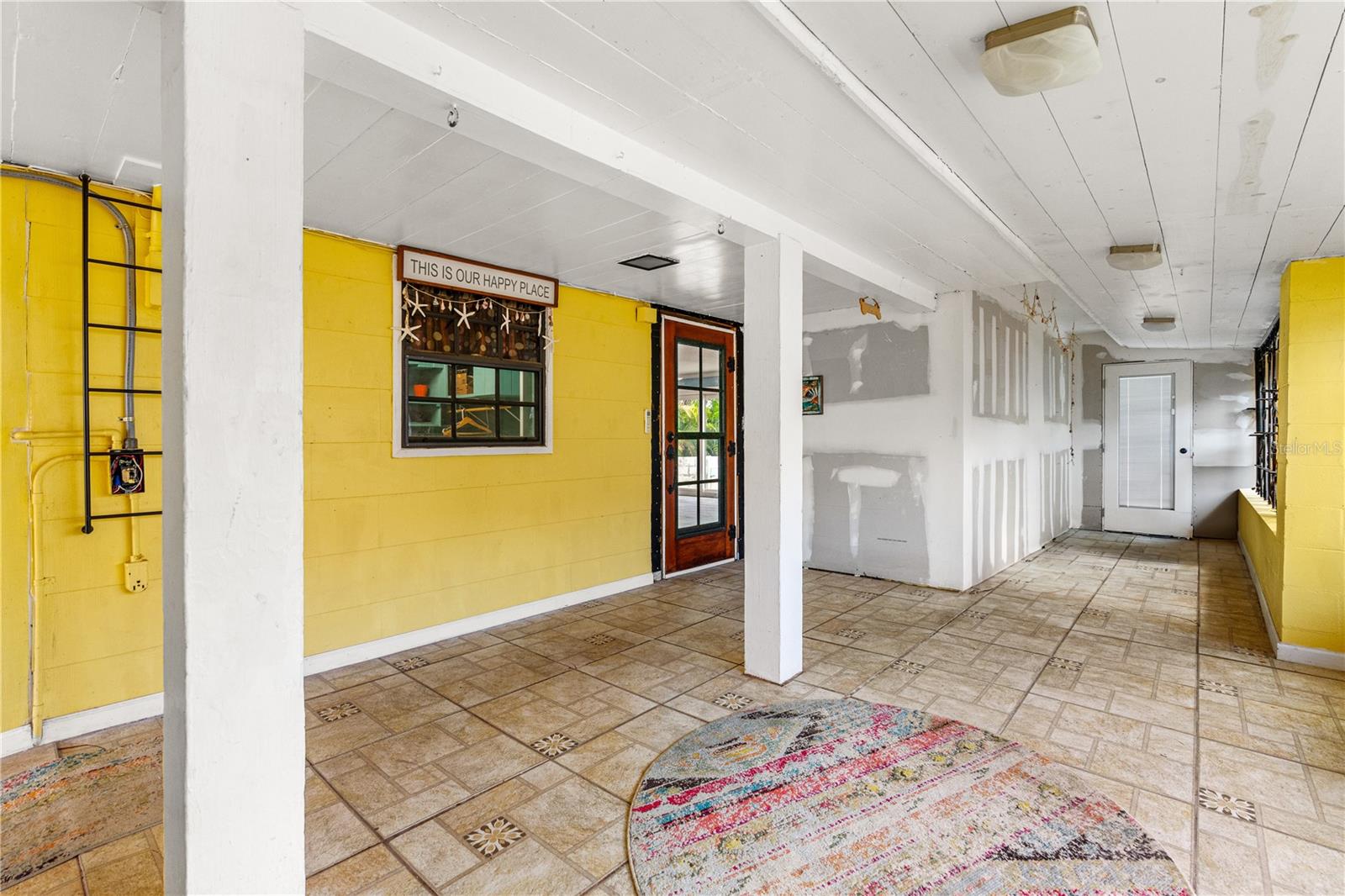 2576 SUNSET DRIVE
