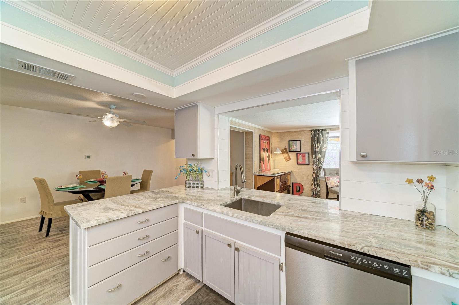 GLEN OAKS CNTRY CLUB ESTATES - Residential