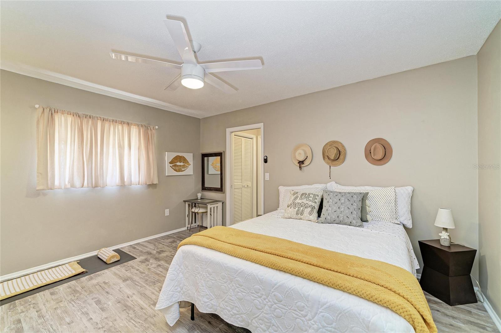 GLEN OAKS CNTRY CLUB ESTATES - Residential