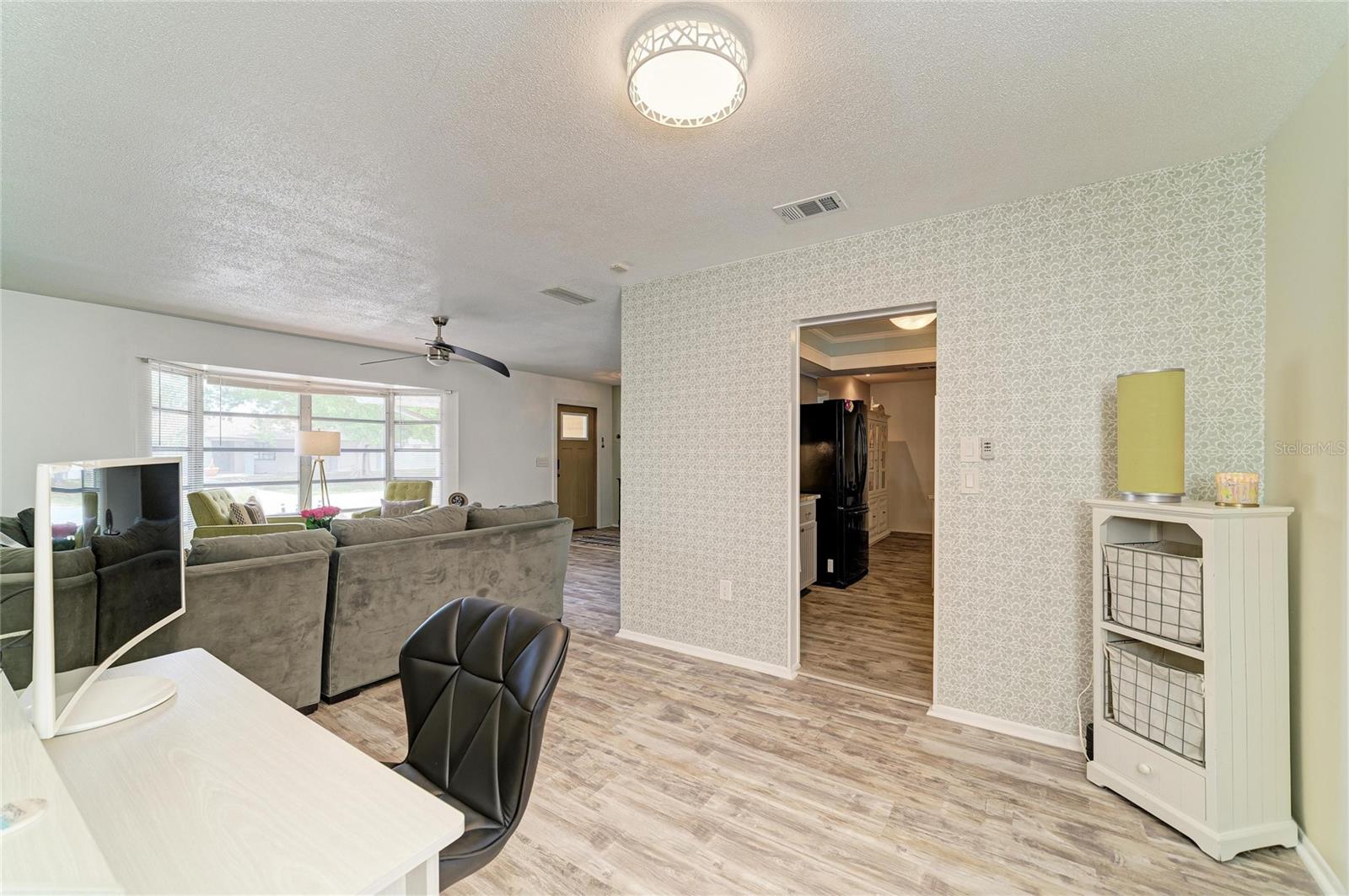 GLEN OAKS CNTRY CLUB ESTATES - Residential