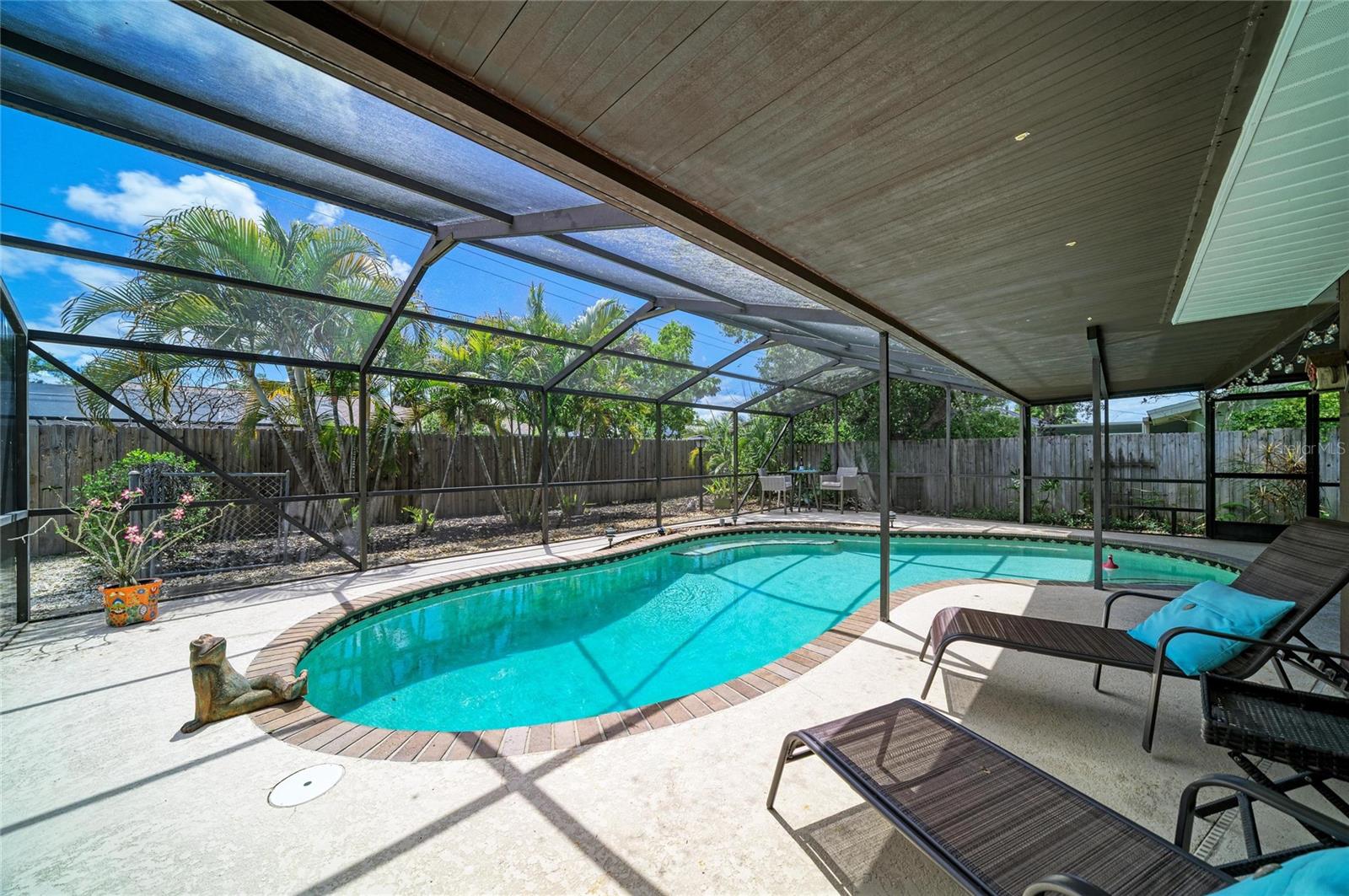 GLEN OAKS CNTRY CLUB ESTATES - Residential