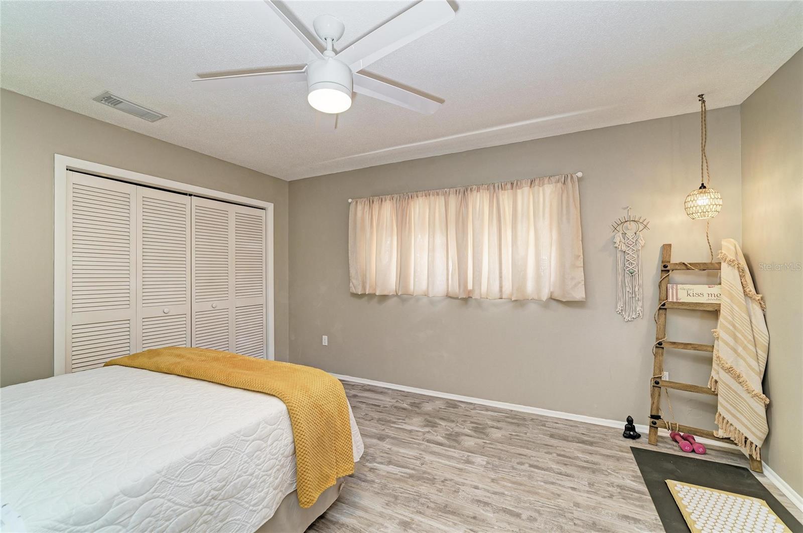 GLEN OAKS CNTRY CLUB ESTATES - Residential