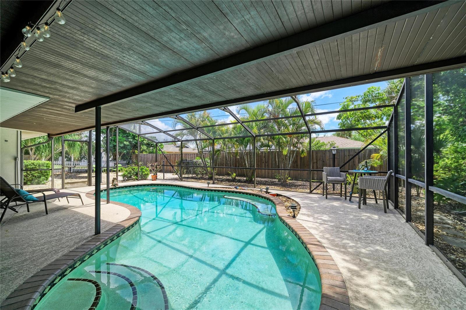 GLEN OAKS CNTRY CLUB ESTATES - Residential